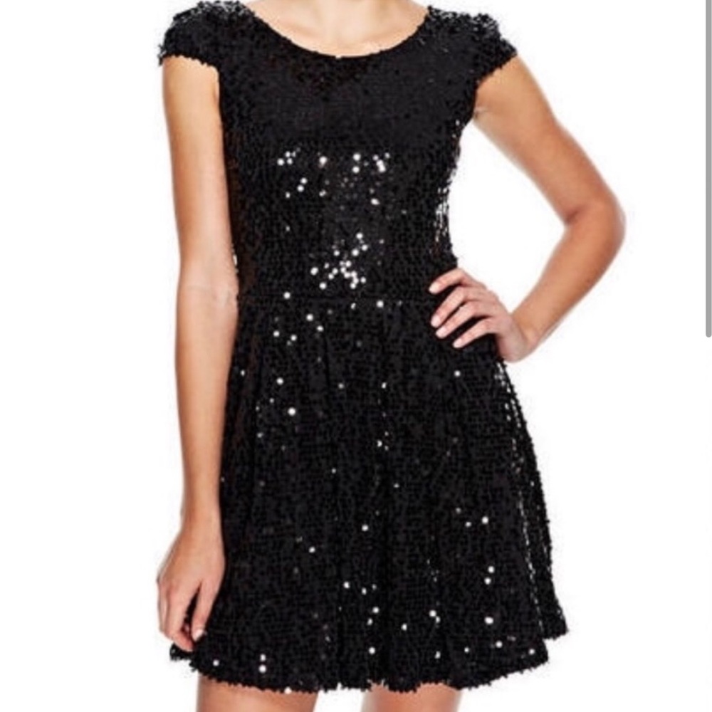 Delia’s all over sequins cap sleeve skater dress size large